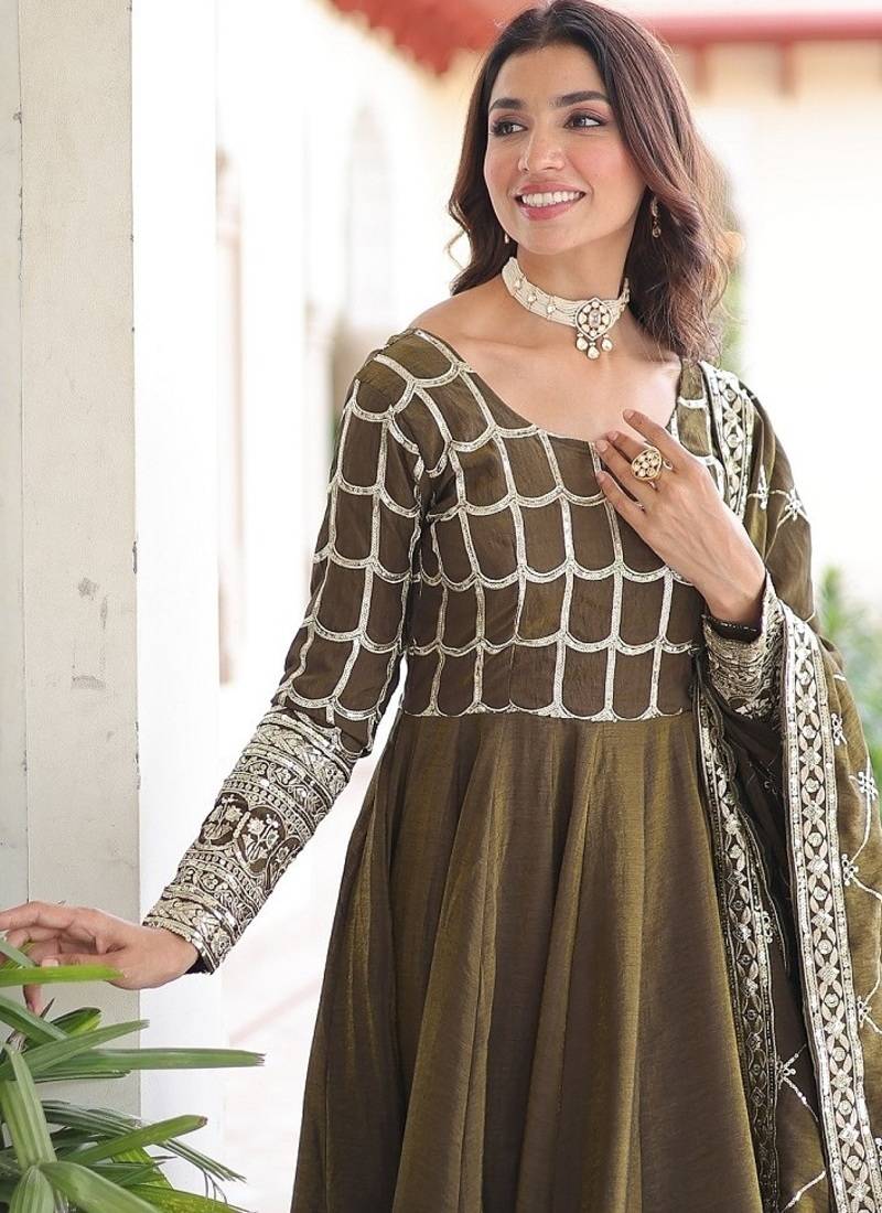 Women nc vichitra with rich sequins & zari embroidered work wdding gown