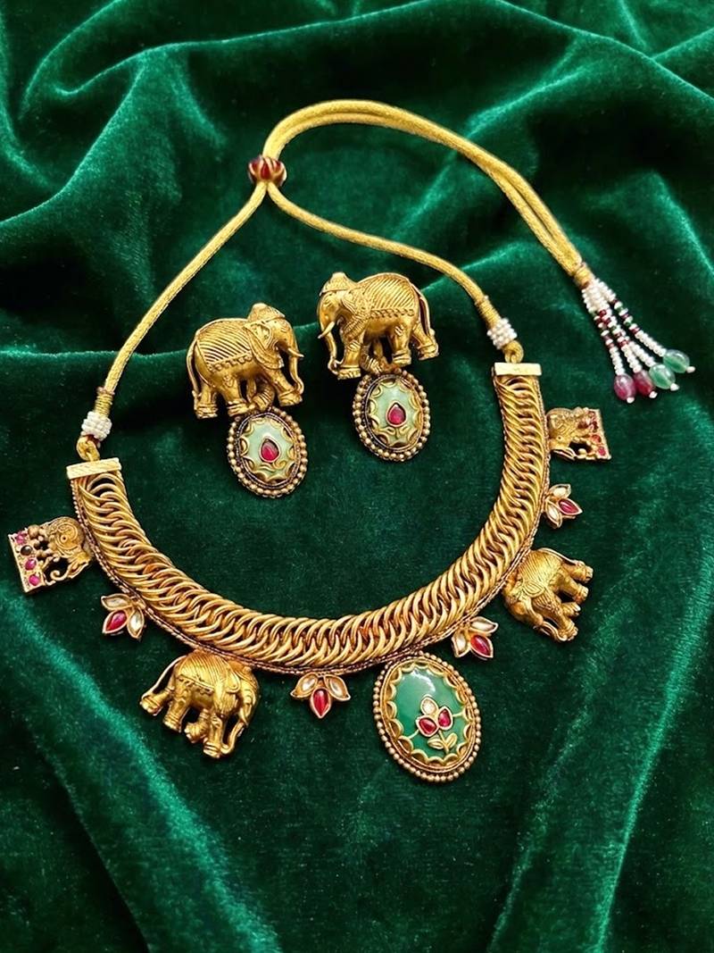 Traditional elephant design pota stone necklace set