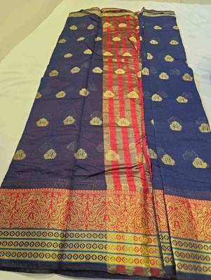 navy blue cotton saree with golden zari butta work 4