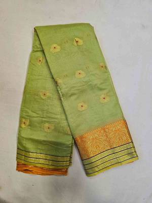 green cotton saree with golden zari butta work 3
