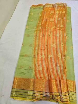 green cotton saree with golden zari butta work 4