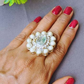 White moti stud brass ring 2