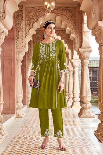 Ethnic Motifs Embroidered Thread Work Viscos Bulti Kurta With Trouser 