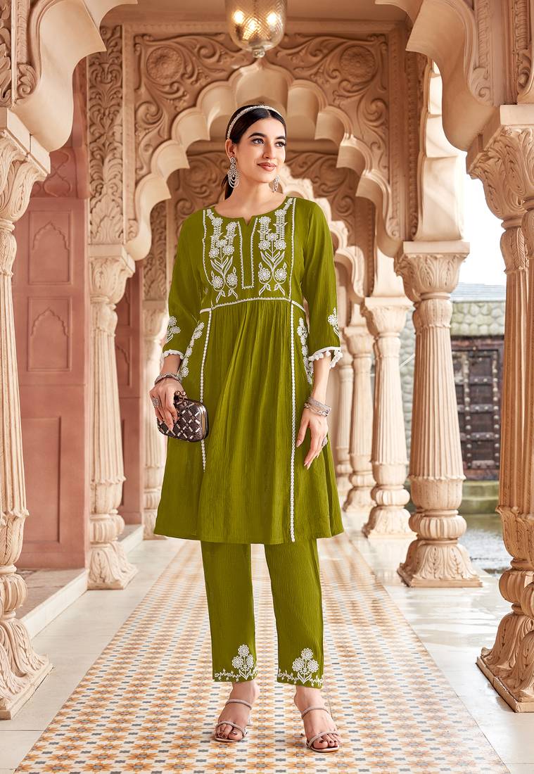 Ethnic Motifs Embroidered Thread Work Viscos Bulti Kurta With Trouser 