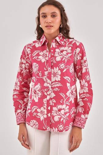Fuchsia floral printed casual shirt with spread collar, button placket & long sleeves
