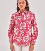 Fuchsia floral printed casual shirt with spread collar, button placket & long sleeves