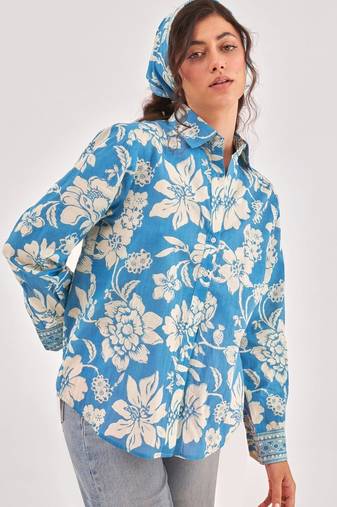 Blue floral printed shirt with spread collar & button placket