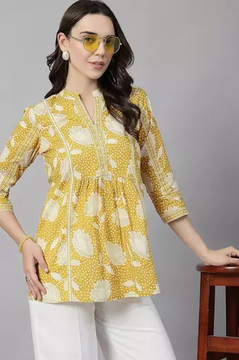 A-line butter yellow cotton printed top