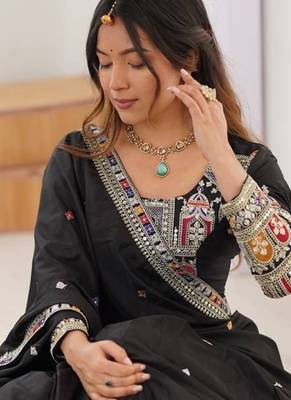 Black embroidered work lehenga choli with dupatta 3