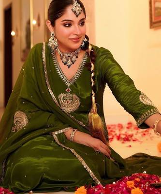 Floral embroidered green v neck chinon kurta set with trouser & dupatta 2