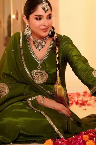 Floral embroidered green v neck chinon kurta set with trouser & dupatta