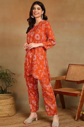 Women ethnic motifs printed orange rayon straight kurta with pants set