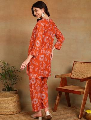 Women ethnic motifs printed orange rayon straight kurta with pants set 4