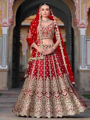 red zari work net bridal lehenga set choli with dupatta with dupatta 1
