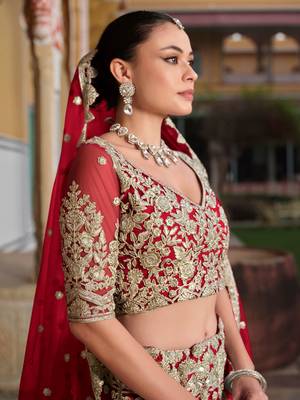 red zari work net bridal lehenga set choli with dupatta with dupatta 5