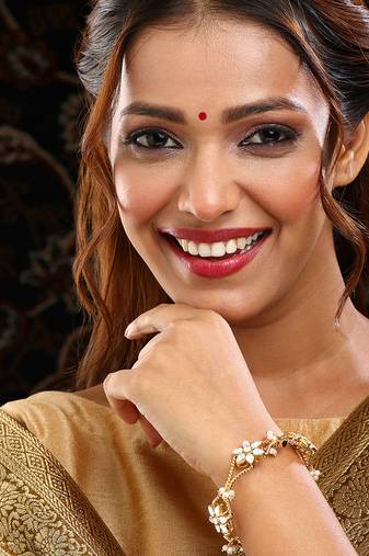 Gold Plated Kundan White Stone Bangle