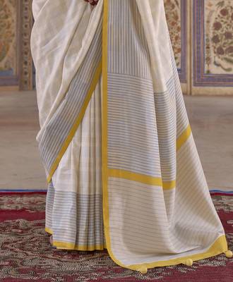 off white poly viscose silk blend checks kanjeevaram zari weaving saree 4