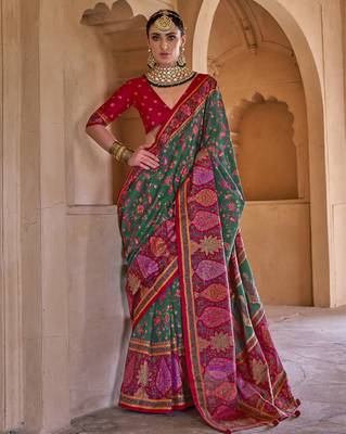  green soft silk blend floral and paisley printed kashmiri jamewar saree 1