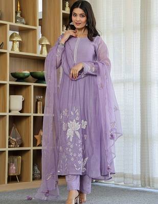 Lavender chanderi silk heavy thread embroidery work kurta pant set 2
