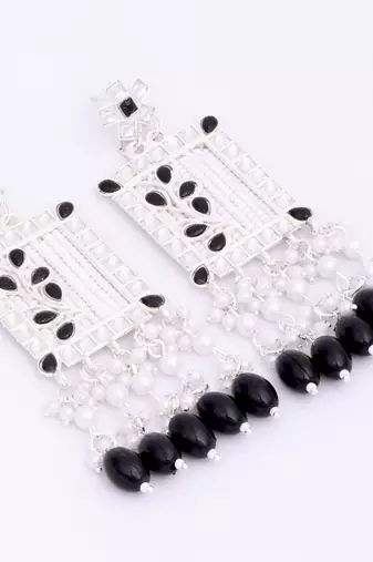 Kundan type zumka earring for girls