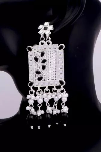 Kundan type zumka earring for girls