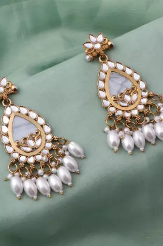 Kundan type zumka earring for girls