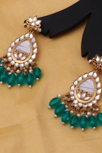 Kundan type zumka earring for girls