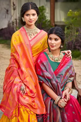 Pink pochampalli silk blend saree 