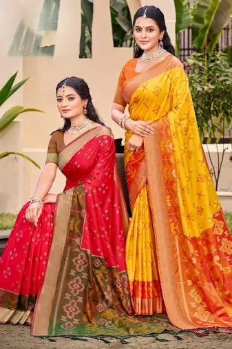 Exquisite red & mehendi green pochampally soft silk blend saree with grand ikat woven pallu