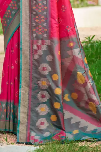 Pink pochampalli silk blend saree 