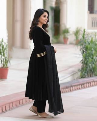 Black Velvet Gotta Lace Work Anarkali 3
