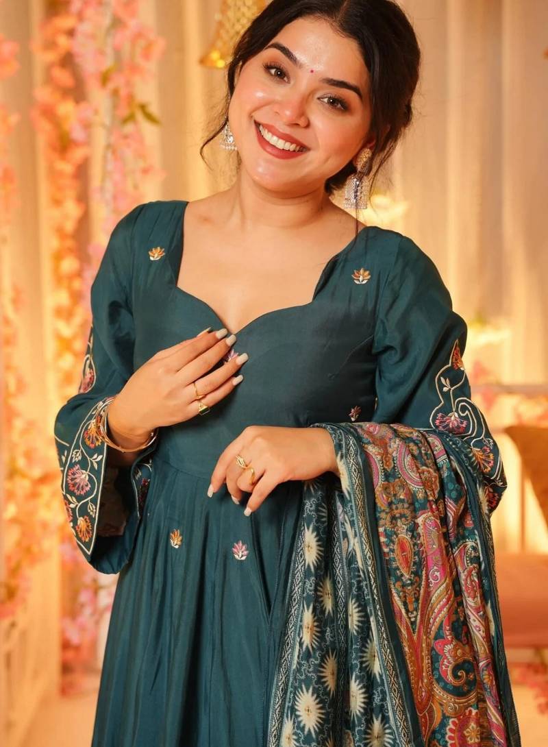 Green color ethnic p v chanderi fabric party looks salwar kameez for girls