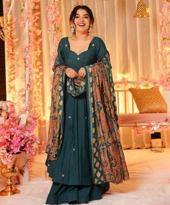Green color p v chanderi party looks salwar kameez for girls 4