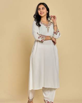White color zari with thread work kurta with pant 2