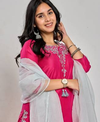 Pink color mirror work with zari and sequin work kurta with pant and duptta 5