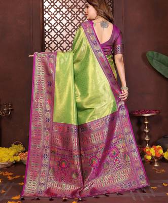 green faux banarasi tissue silk blend blend woven rich paithani saree 3
