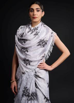 white chinon prinnted ready to wear saree 2
