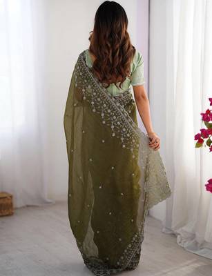 mahendi crunchy silk blend blend embroidered partywear saree 2