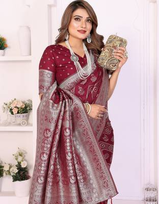 maroon georgette silk blend blend woven laheriya zari saree 4