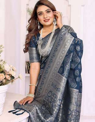 blue georgette silk blend blend woven laheriya zari saree 4