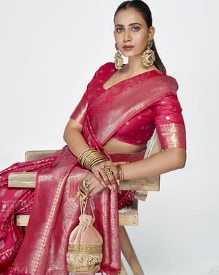 pink faux banarasi art silk blend woven zari saree 3