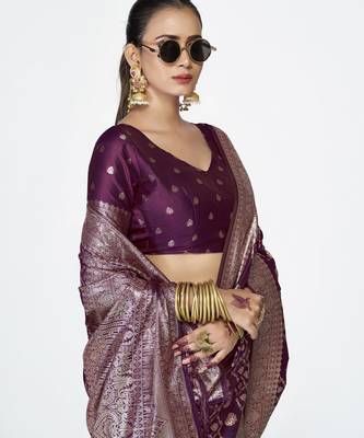 purple faux banarasi art silk blend woven zari saree 3