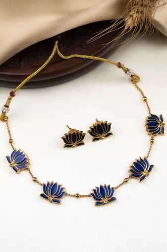 Antique blue floral motif necklace set