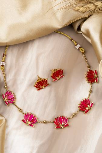 Antique pink floral motif necklace set