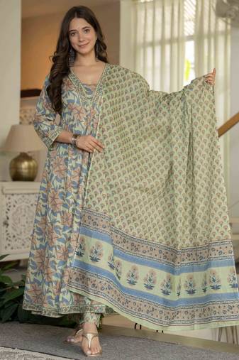 Women cotton printed v-nack 3/4 sleeves calf length flared kurta pant and dupatta set