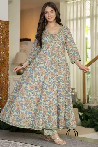 Women cotton printed v-nack 3/4 sleeves calf length flared kurta pant and dupatta set