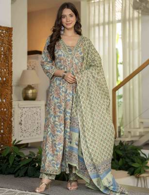 Women cotton printed v-nack 3/4 sleeves calf length flared kurta pant and dupatta set 4