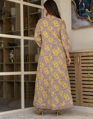 Women cotton printed v-nack 3/4 sleeves calf length flared kurta pant and dupatta set 2