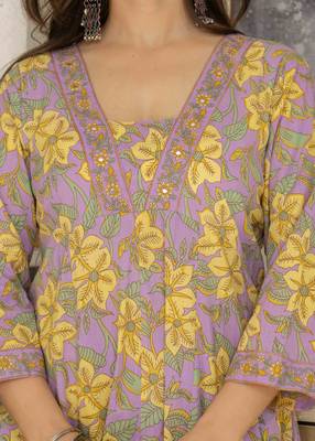 Women cotton printed v-nack 3/4 sleeves calf length flared kurta pant and dupatta set 4