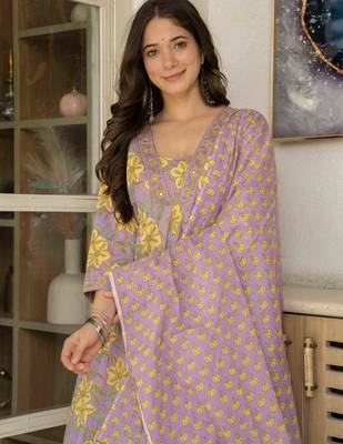 Women cotton printed v-nack 3/4 sleeves calf length flared kurta pant and dupatta set 5